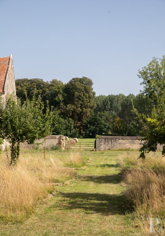 A château and its outbuildings in walled grounds to the north-east of Falaise, in Calvados - photo  n°41